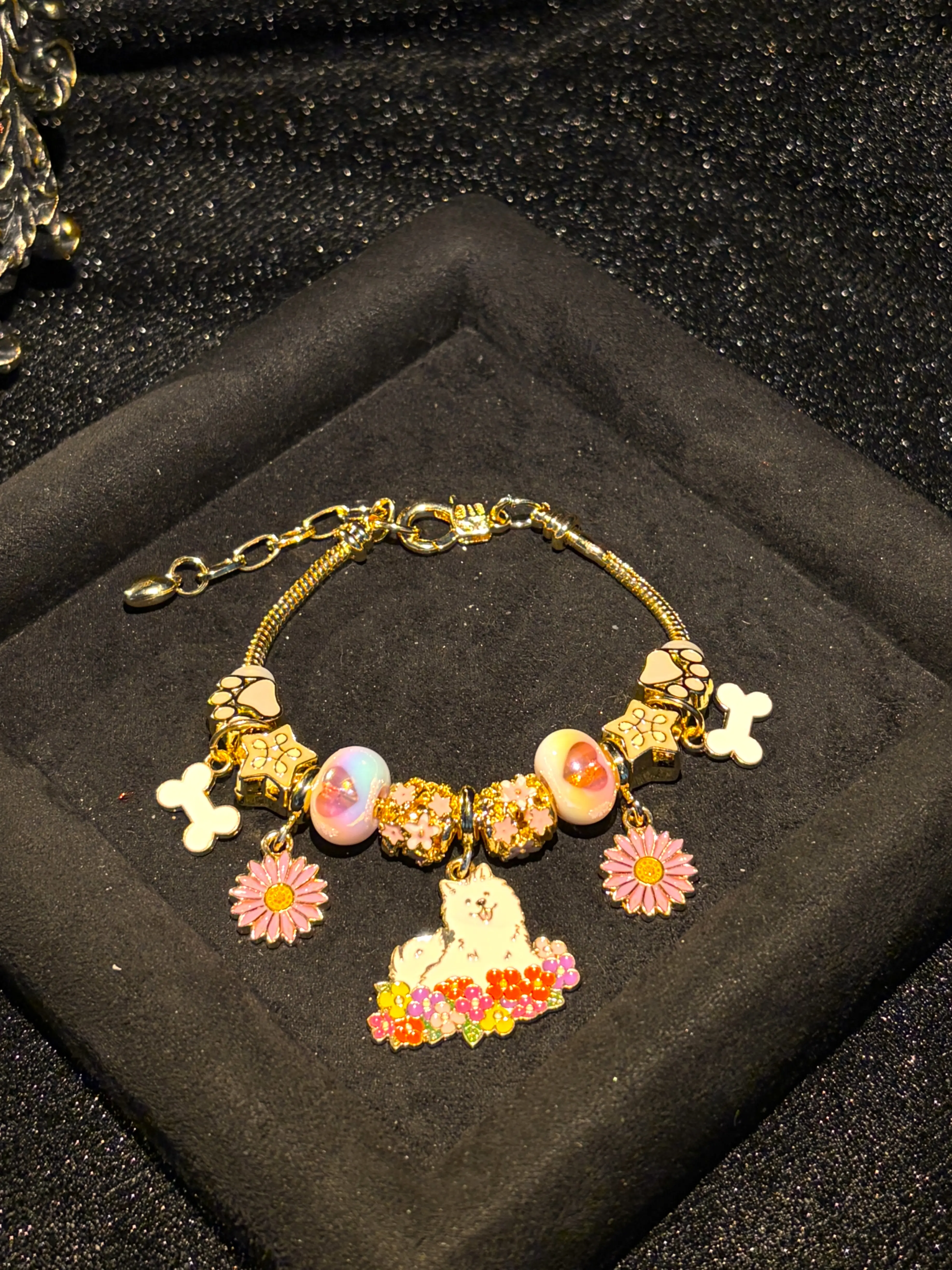 Women's Gold-Tone Charm Bracelet - Adjustable Cute Samoyed Dog & Colorful Flower Beaded Bracelet, Fashion Animal Theme Costume Jewelry Gift for Women