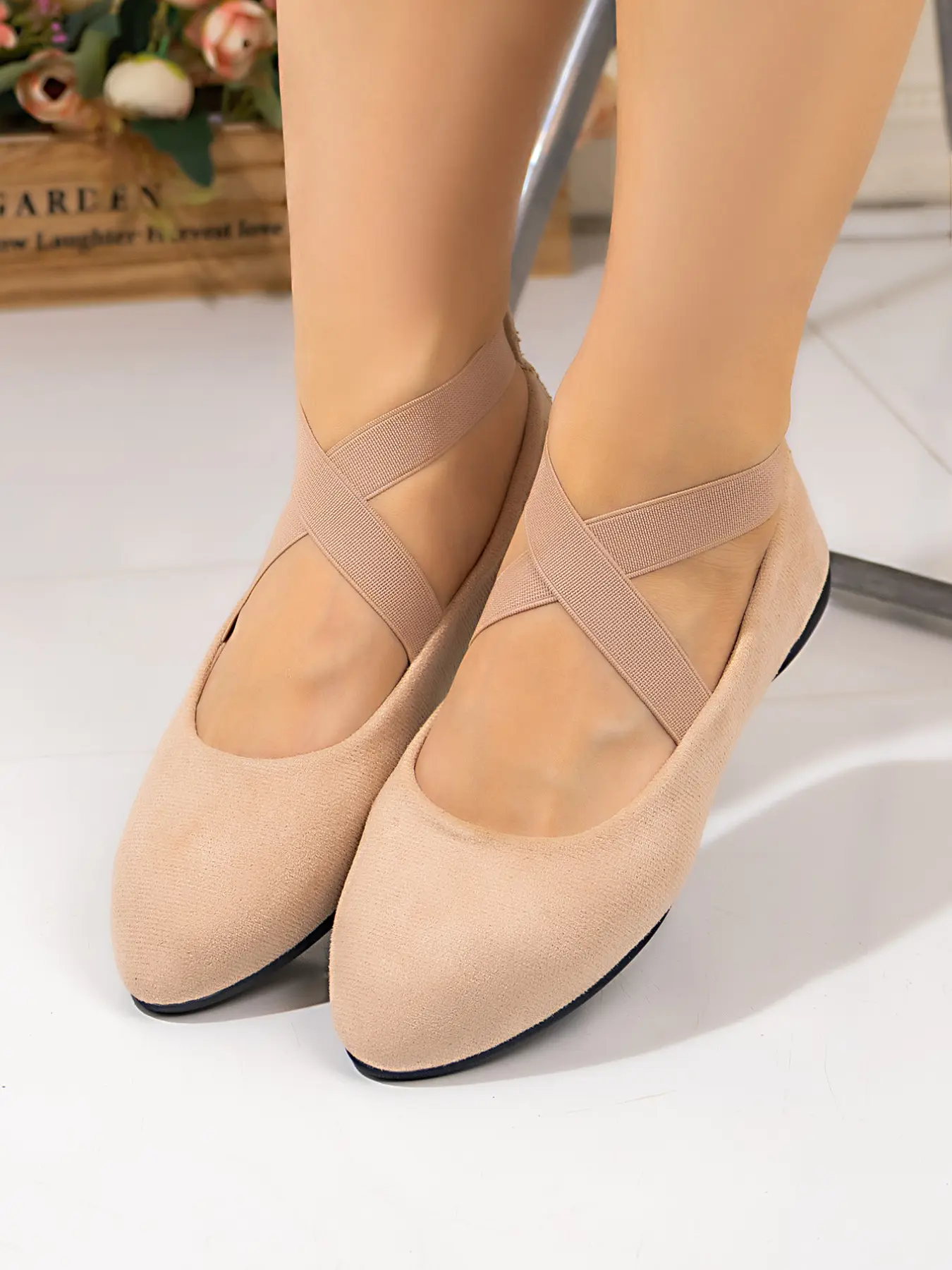 Women's Closed Toe Wedge Shoes, Fashionable Suede Design, Comfortable for Day or Night Wear, Soft Footbed, Perfect for All Seasons, Flats, Daily Wear Shoes