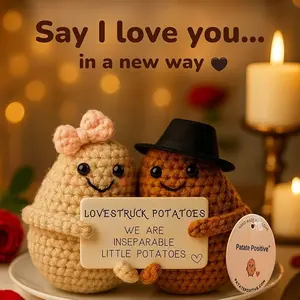 Handmade Crochet Couple Potato Plush Toy Cute Hugging Potatoes Doll Emotional Support Gift Kawaii Amigurumi Desk Decor Romantic Gift for Couples Home Office Room Display Shopping Mall Decoration