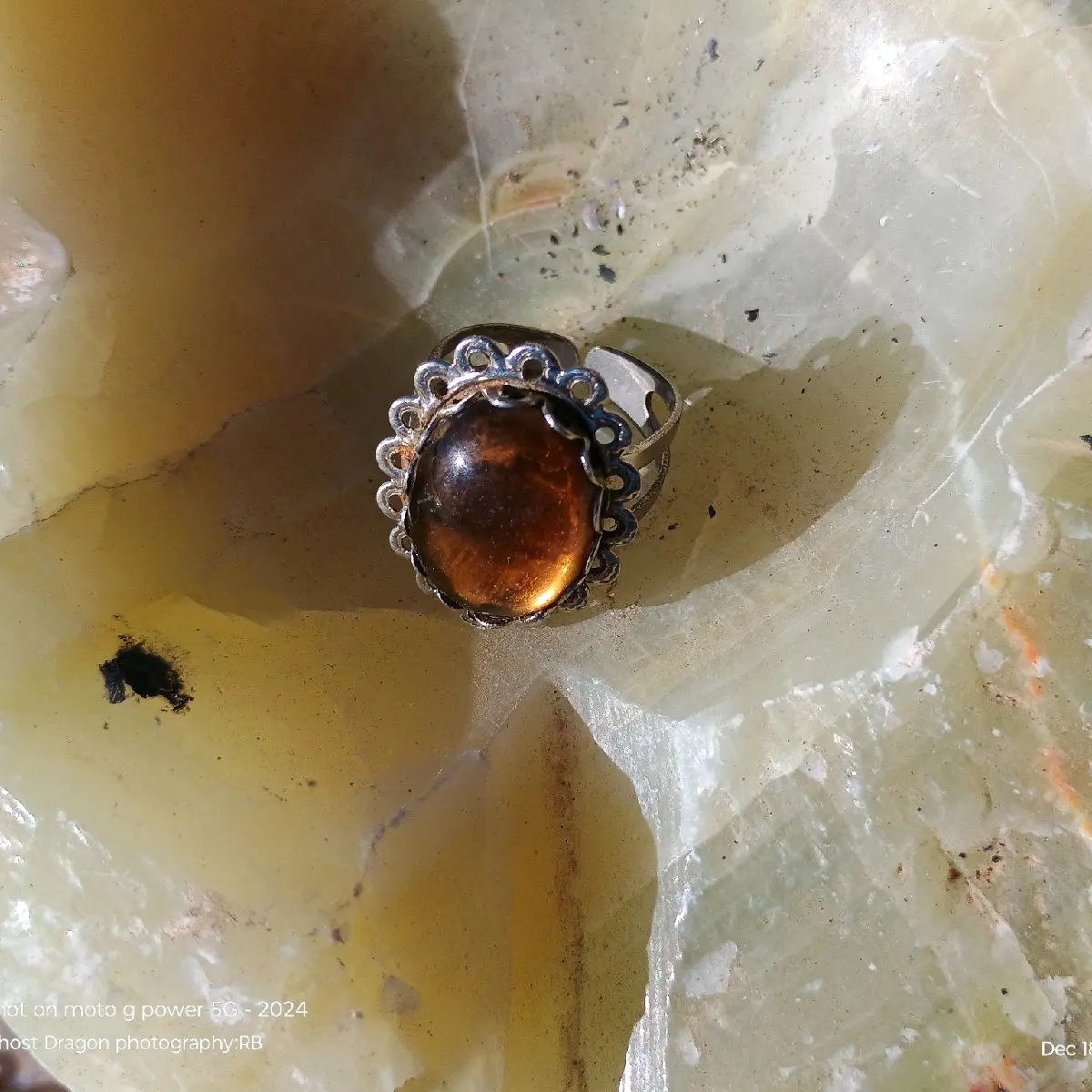 Noble Amber and Silver Ring - Beautiful Vintage Design with Elegant Finish, Featuring Natural Amber Stone