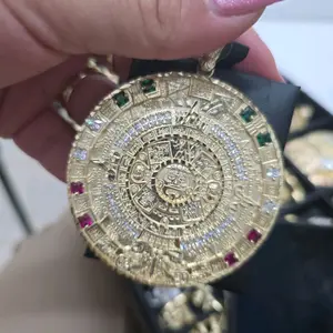 Dije Redondo Historia Egípsia com Detalhes de Diamantes e Rubis para Acessórios de Moda