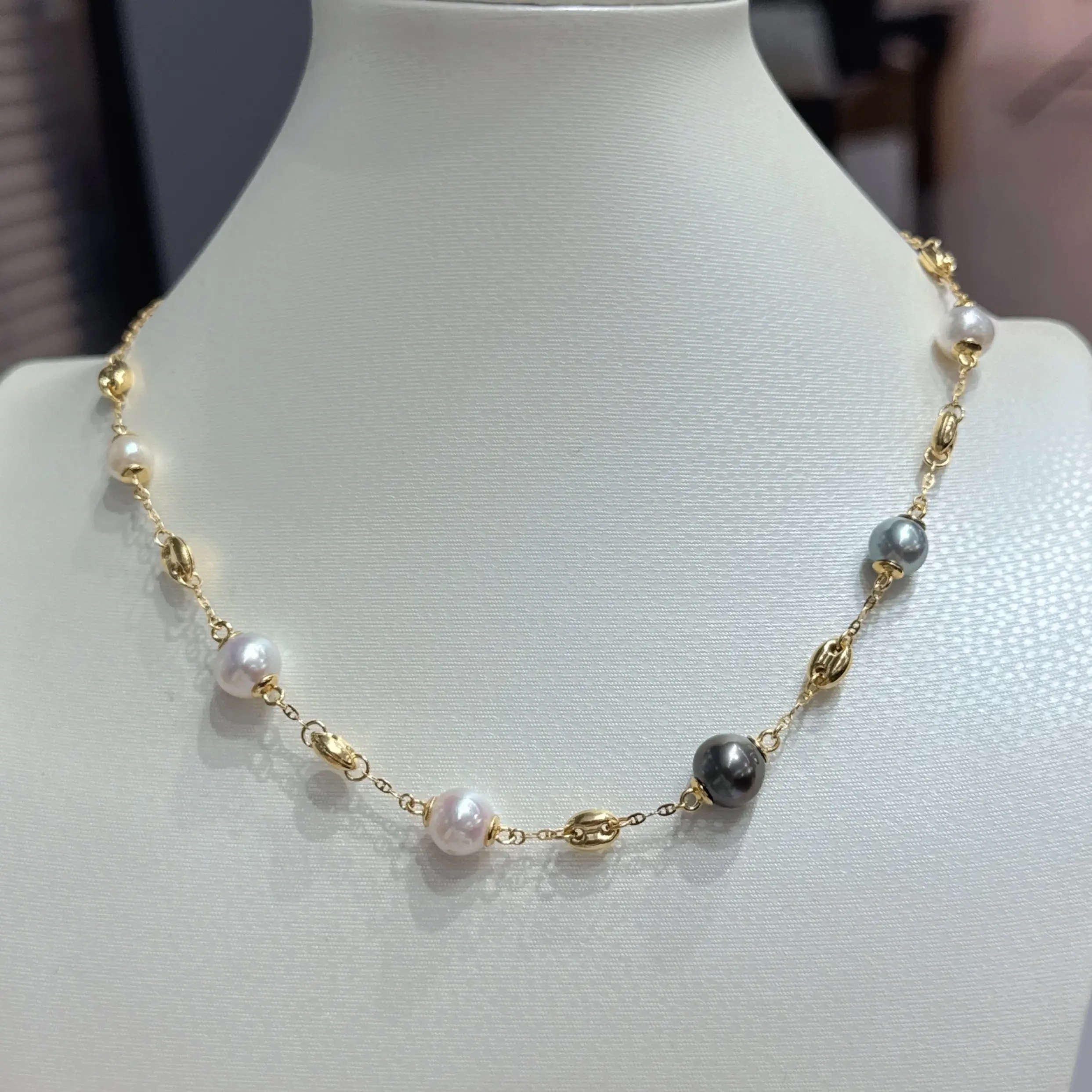 Natural seawater pearls Tahiti  True Mulberry  Akoya family portrait pig-nose necklace