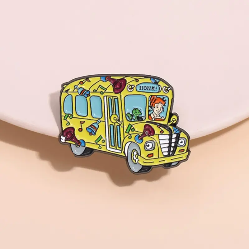 School Bus Design Brooch Clip, Bag Essentials, Cute Cartoon Bus Brooch, Lapel Brooch, Fashion Accessories for Women & Men, Enamel Pin Suitable for Backpacks, Jeans, Scarves, Hats Decoration, Durable Metal Pins, Charm