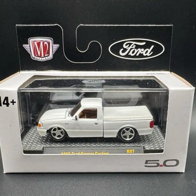 M2 Machines Detroit Muscle 1995 Ford Ranger Custom R97 - 1:64 Scale Model