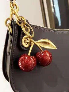 A fashionable and cute cherry design Kevchain, bag decoration, daily wear, also a surprising and exquisite small gift.