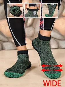 Men's new style fitness yoga barefoot shoes, diabetes shoes, soft fabric, breathable, quick drying, widened toe cap, comfortable package, color particle soles, strong grip on the ground, easy on and off style, yoga fitness hiking multi scene wear