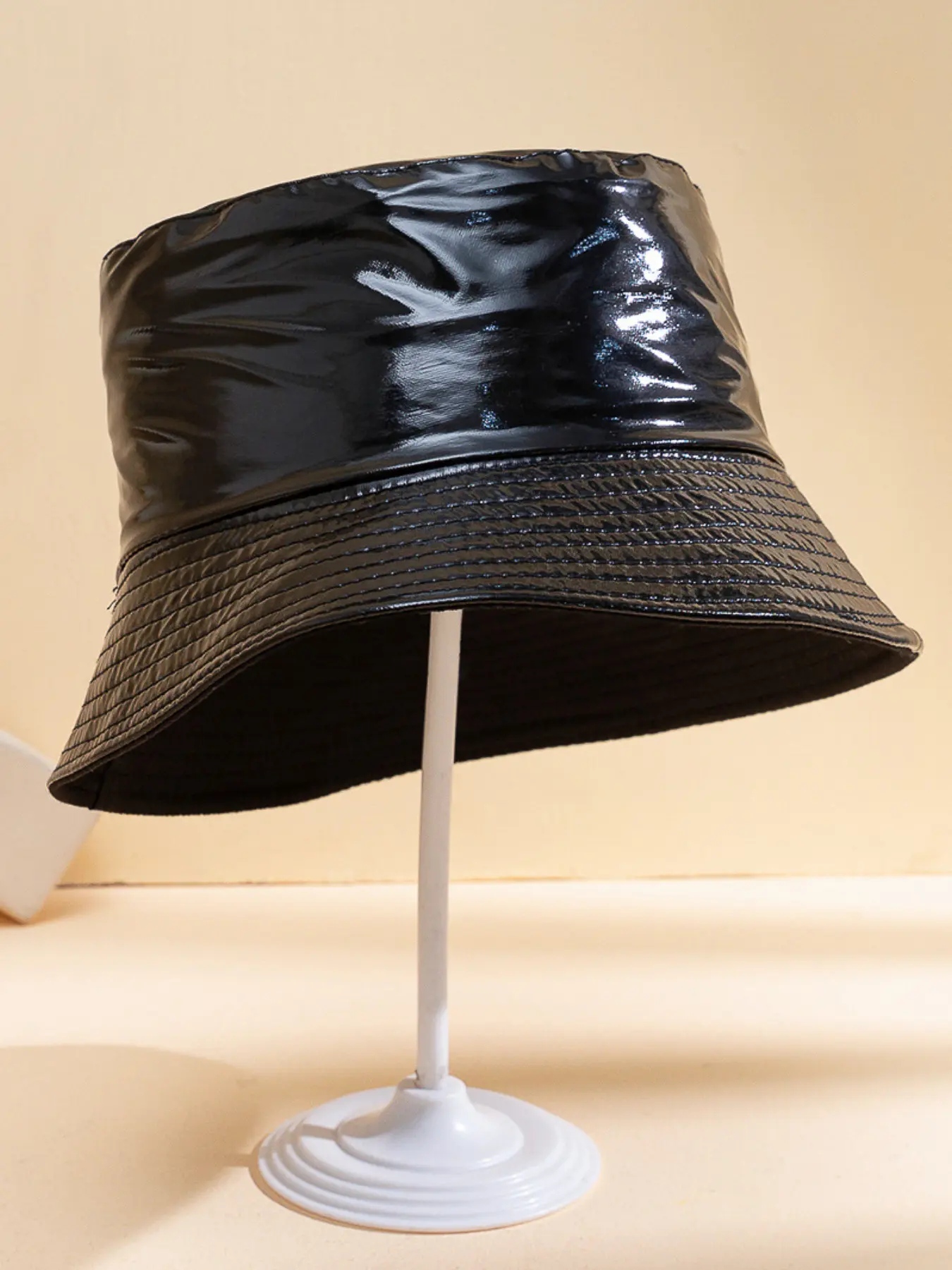 Shiny PU Leather Fisherman Hat, Unisex High-End Waterproof Bucket Hat, Fashion Versatile Flat Top Hat, Stylish and Durable Accessory, Casual Hat