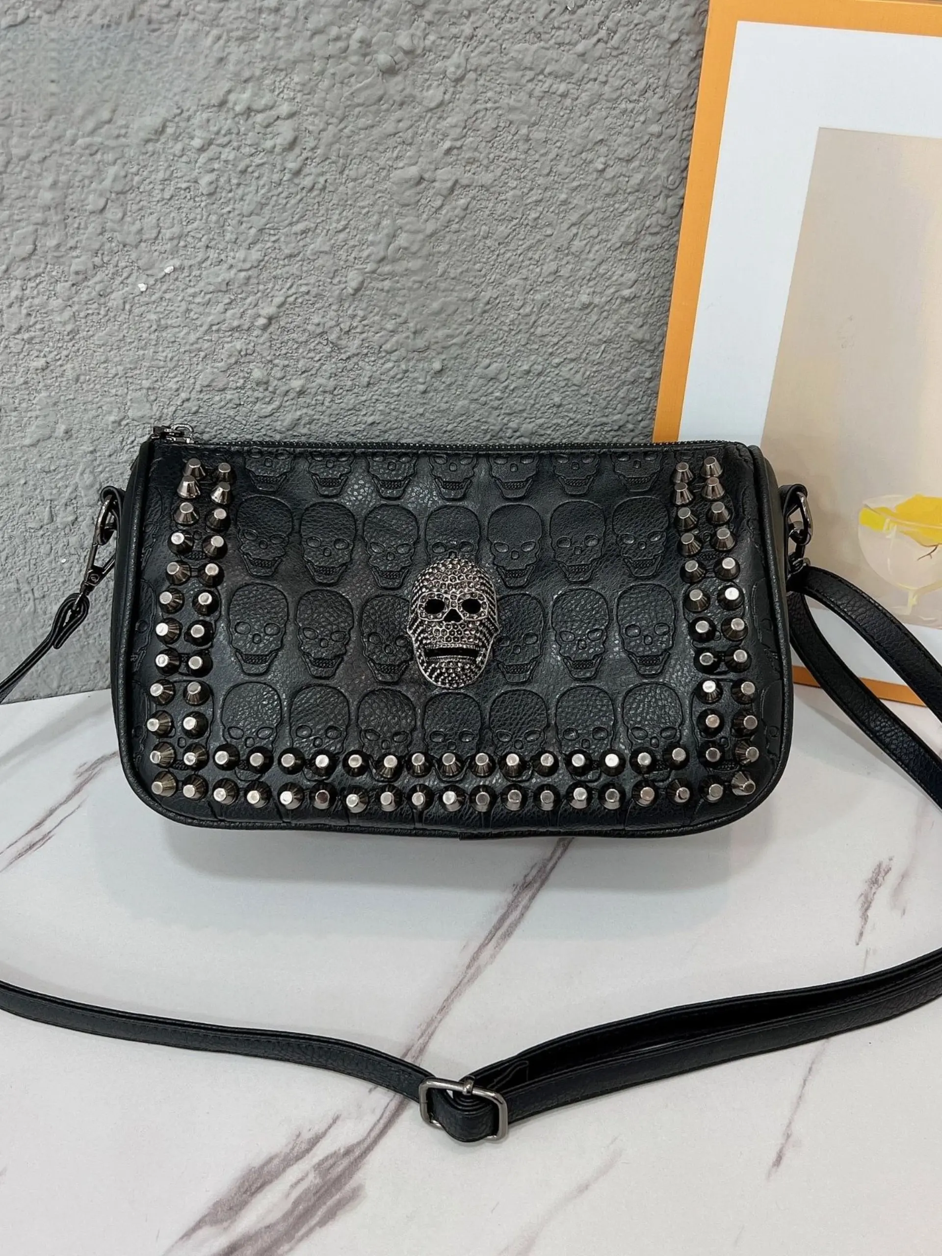 2026 Women's Crossbody Shoulder Bag, Casual Crossbody Bags, Fashionable PU Leather, Adjustable Strap, Smooth Zipper, Skull Head Hardware Decor, Elegant Embossed Bag, Crossbody Purse Handbags