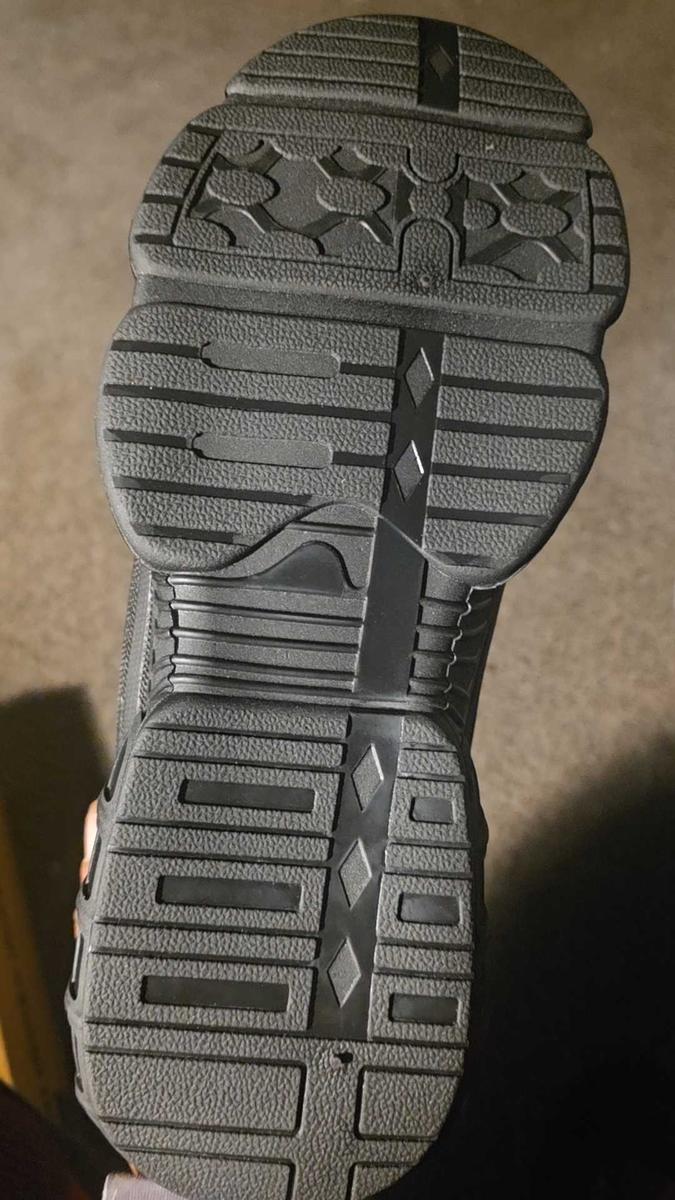 Item: black, US11.5 (CN47), Runs big.Size down