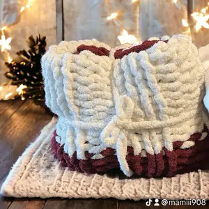 Cozy knotted blanket