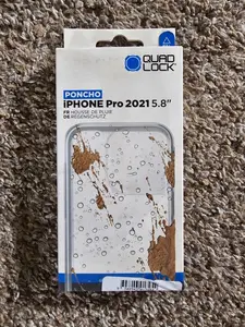 quad lock iPhone pro 2021 5.8" poncho NIB Old Stock