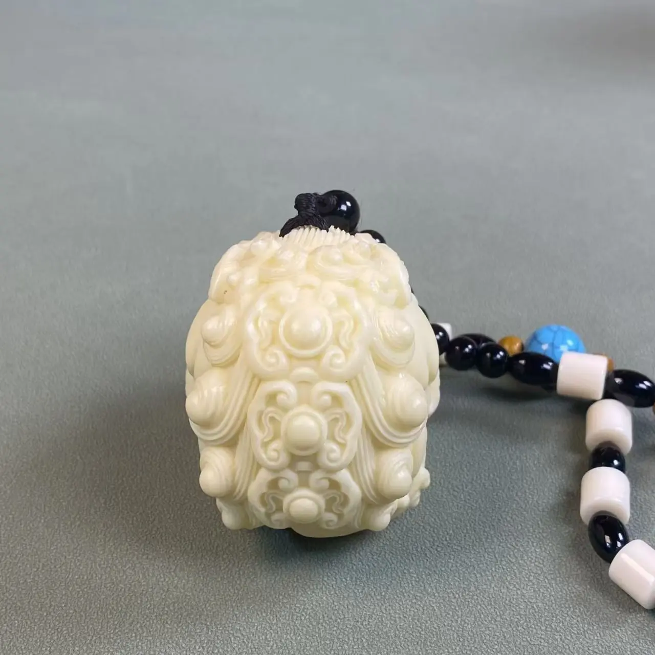 Natural Ivory Fruit Carved Pixiu Wealth Attracting Amulet Bracelet, Chinese Feng Shui "Bring In Wealth" Handheld Lucky Charm, Multi-use Bag