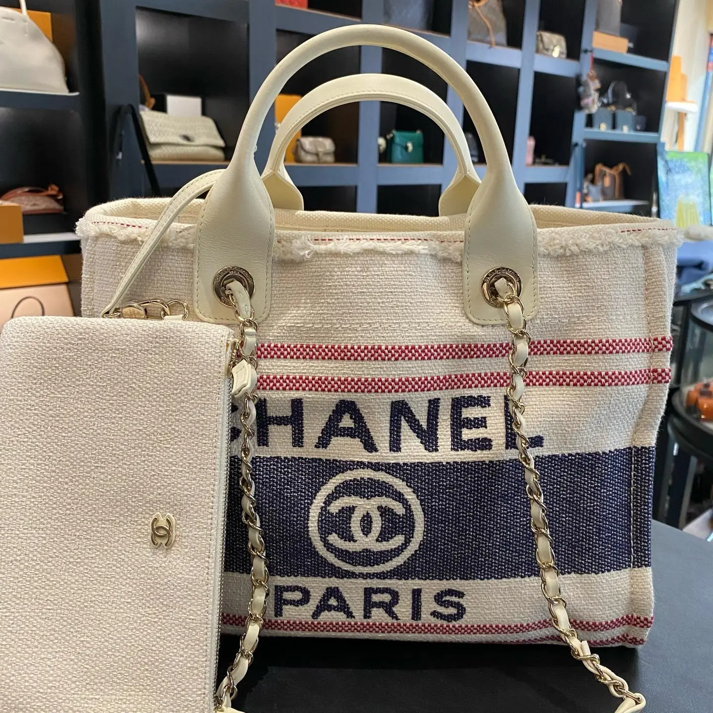 Pre-owned Chanel 25C Medium Deauville Shopping Tote in striped cotton canvas XH048
