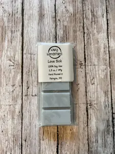 Waxy Wonderland Love Sick Snapbar 100% Soy Wax 1.5 oz Hand Poured in Palmyra MO Fragrance Notes Peach Bergamot Apple Blossom Hydrangea Vanilla Powder Coconut Milk White Musk