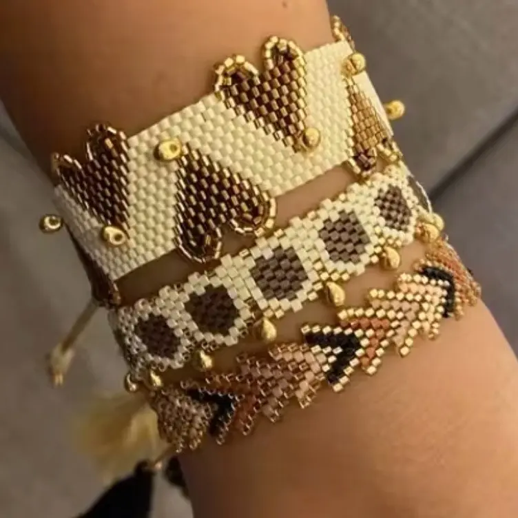 Beautiful three-piece jewelry set in beige and bronze