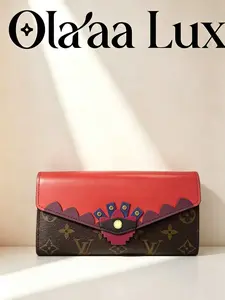 Pre-owned Louis Vuitton Monogram Totem Sarah Wallet
