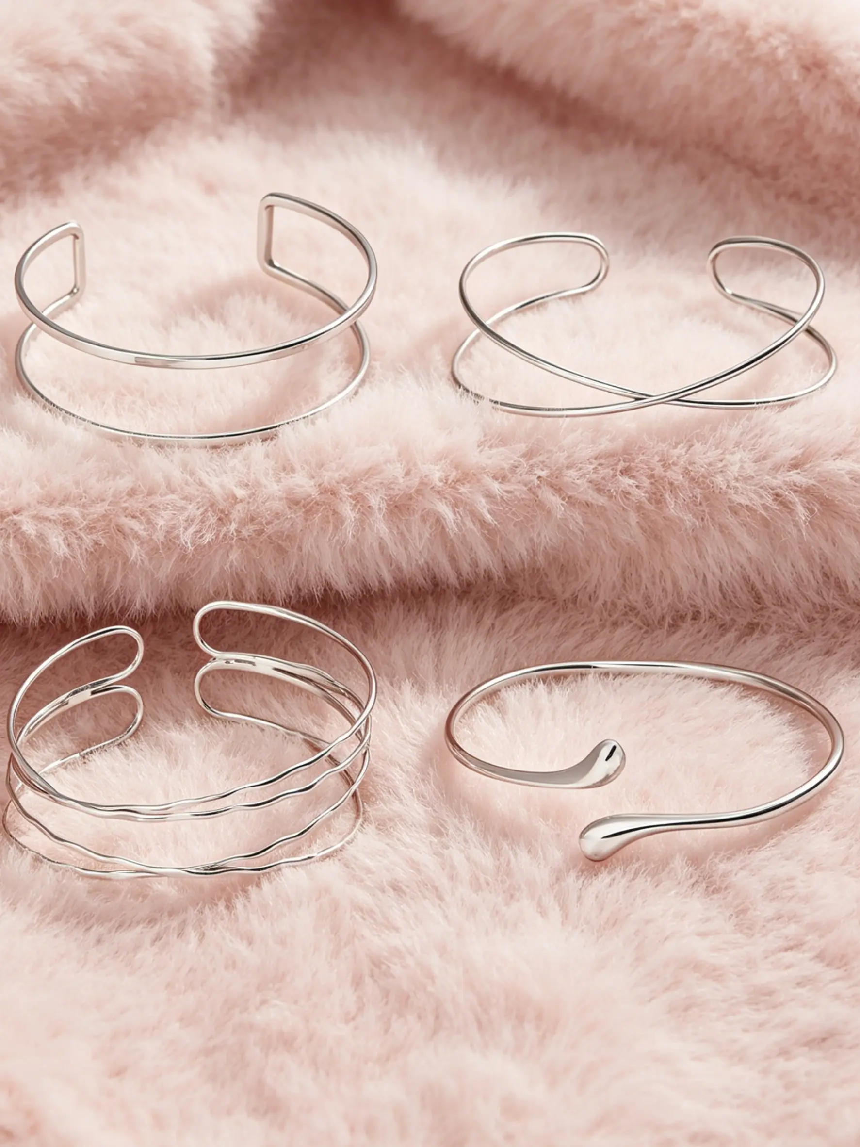 4Pcs Gold Arm Cuff Jewelry for Women Upper Arm Bracelet Bangle Open Adjustable Cuff Bracelet Minimalist Armband Stackable Casual Trendy Bangles Jewelry for Summer Beach Elegant Minimalist Bangle Summer Dainty Jewelry