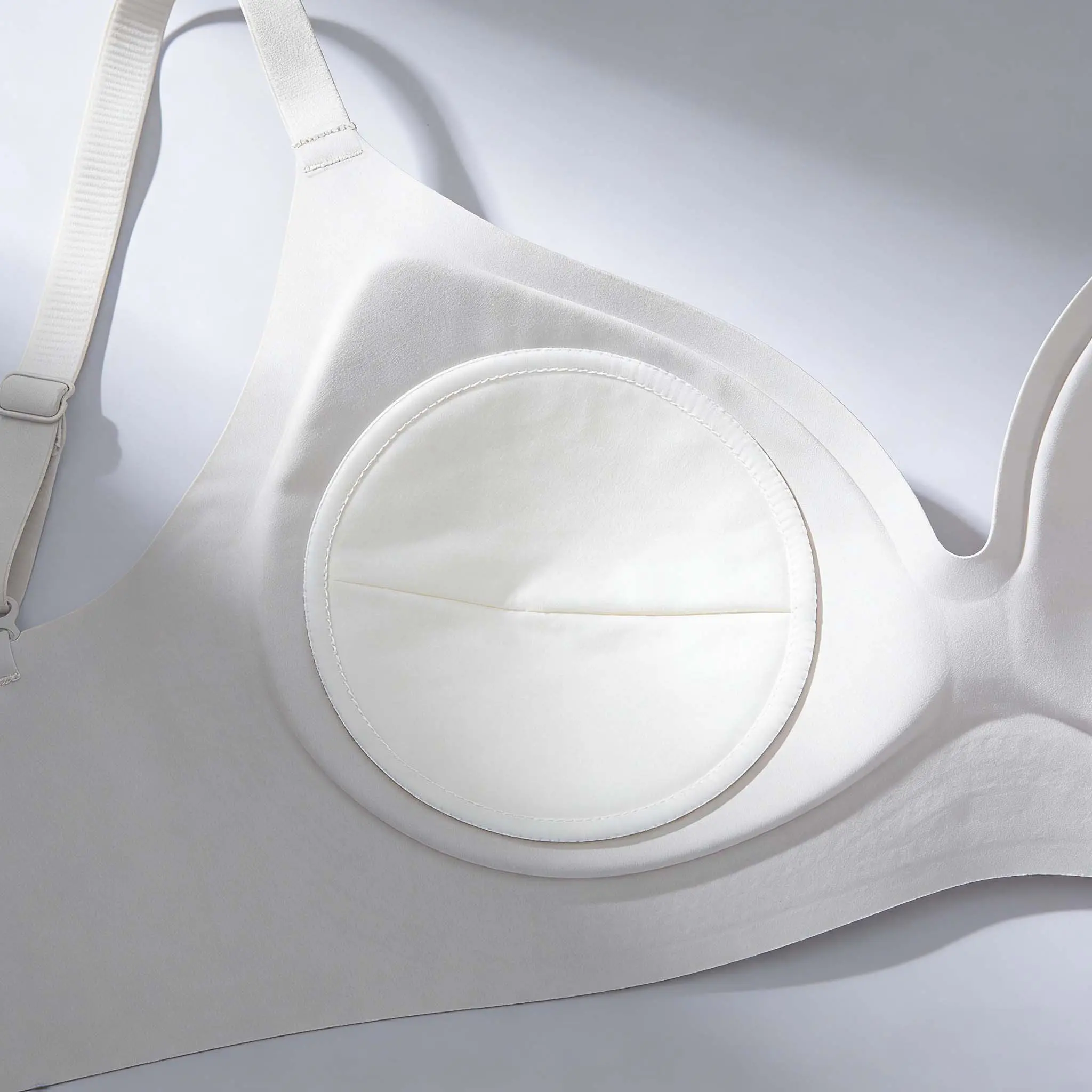 Large Anti-Leak Stay Dry Nursing Pads, Removable Breast Pads, Instant Absorbent Leak-Proof, Skin-Friendly Breathable Postpartum Breastfeeding Essentials