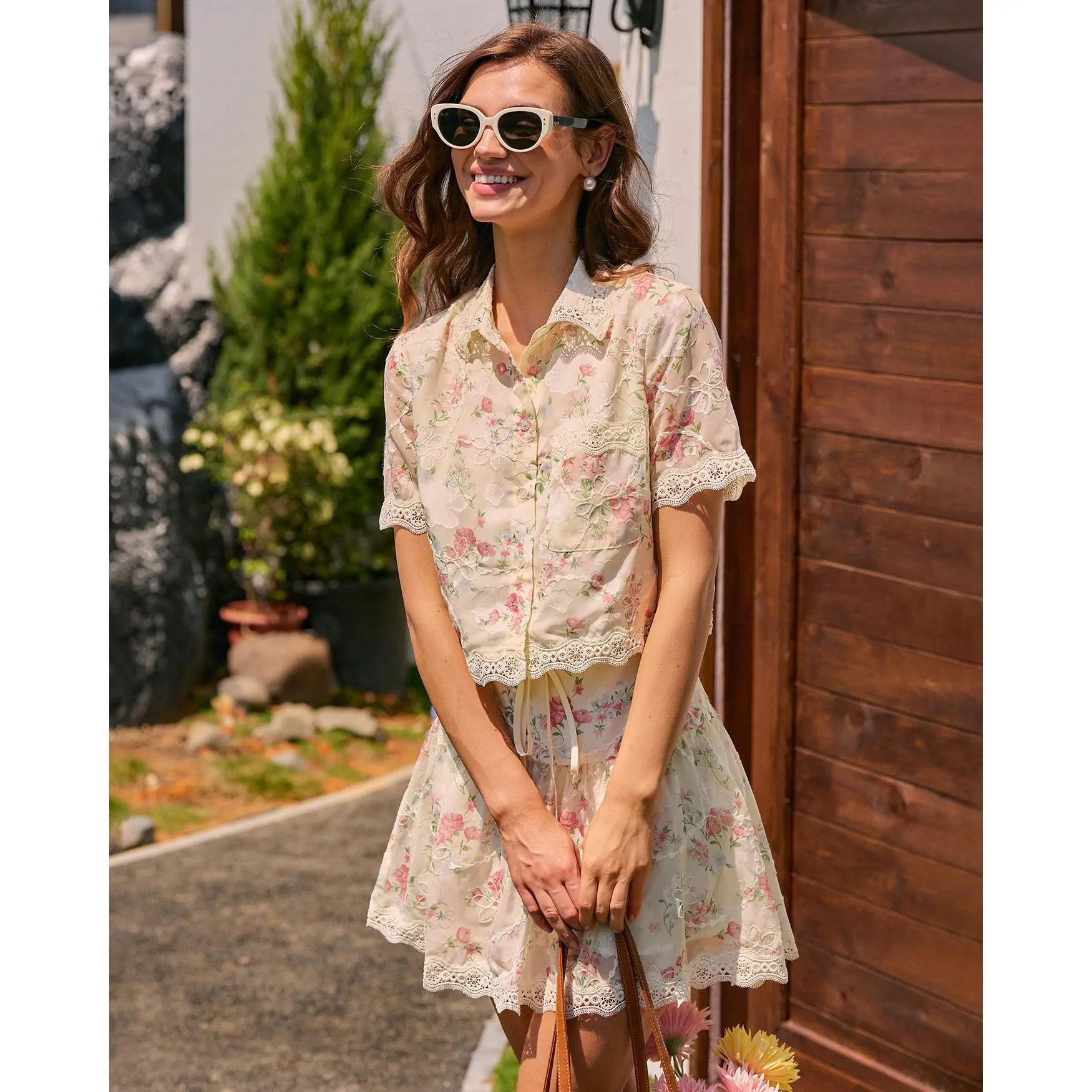 RIHOAS Women's Elegant Ditsy Floral Jacquard Shirt, Short Sleeve Button Front Blouse with Embroidery and Lace Trim, Vintage Chic, Collared, Embroidery Stays, Hip-Length, Lace‑Trim Detail