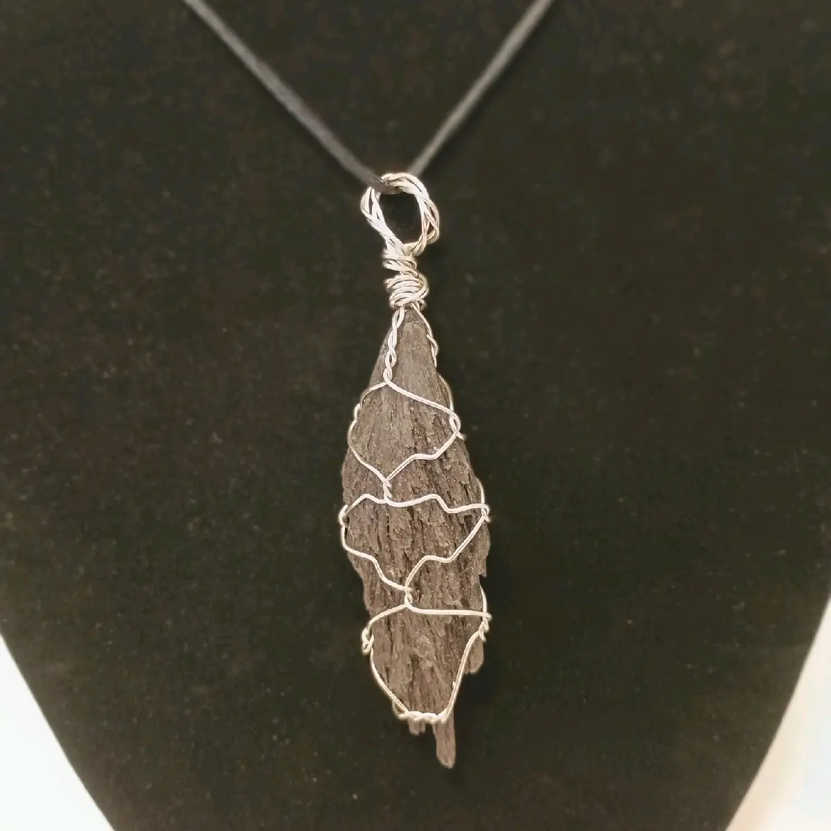 Black Kyanite Necklace for Protection and Aura Cleansing - Enhances Energy Field with Unique Color and Design