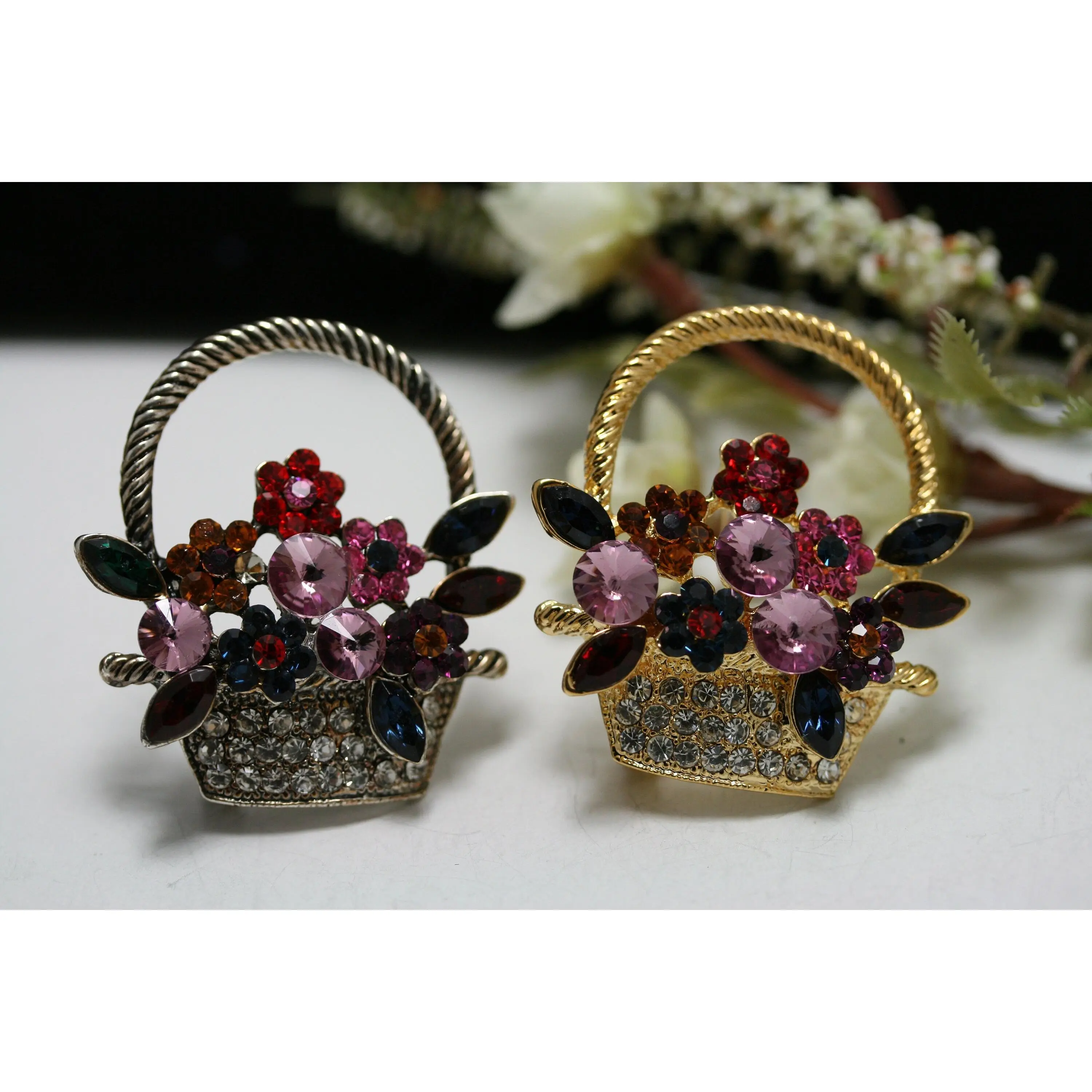 Female Colorful Antique Artificial Crystal Rhinestone Flower Basket Brooch Pin, Vintage Easter Clothes Collar Clip Fashion Accessory