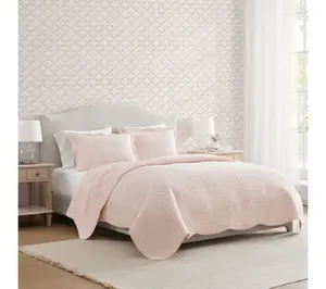 Martha Stewart Vintage Scallop Soft Pink Twin Quilt Set
