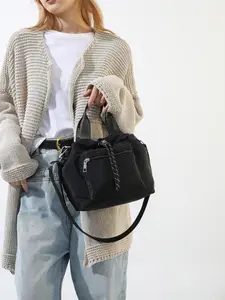 Drawstring handbag, contrasting color zipper shoulder messenger bag, portable street style, versatile for daily travel, multiple colors available, suitable for students, shopping, outdoor leisure, etc.