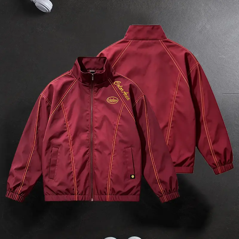 Men’s vintage racing sports jacket, stand collar zip-up windproof outerwear with retro stitching and embroidery, loose casual streetwear top suitable for everyday wear in spring and autumn.