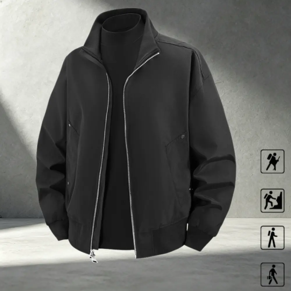 Men’s multicolor stand-collar baseball jacket, American cleanfit minimalist casual style, full zip front with stud detailing and side pockets, ribbed cuffs at the hem, suitable for men’s urban commuting, shopping, and everyday wear. travelessentials