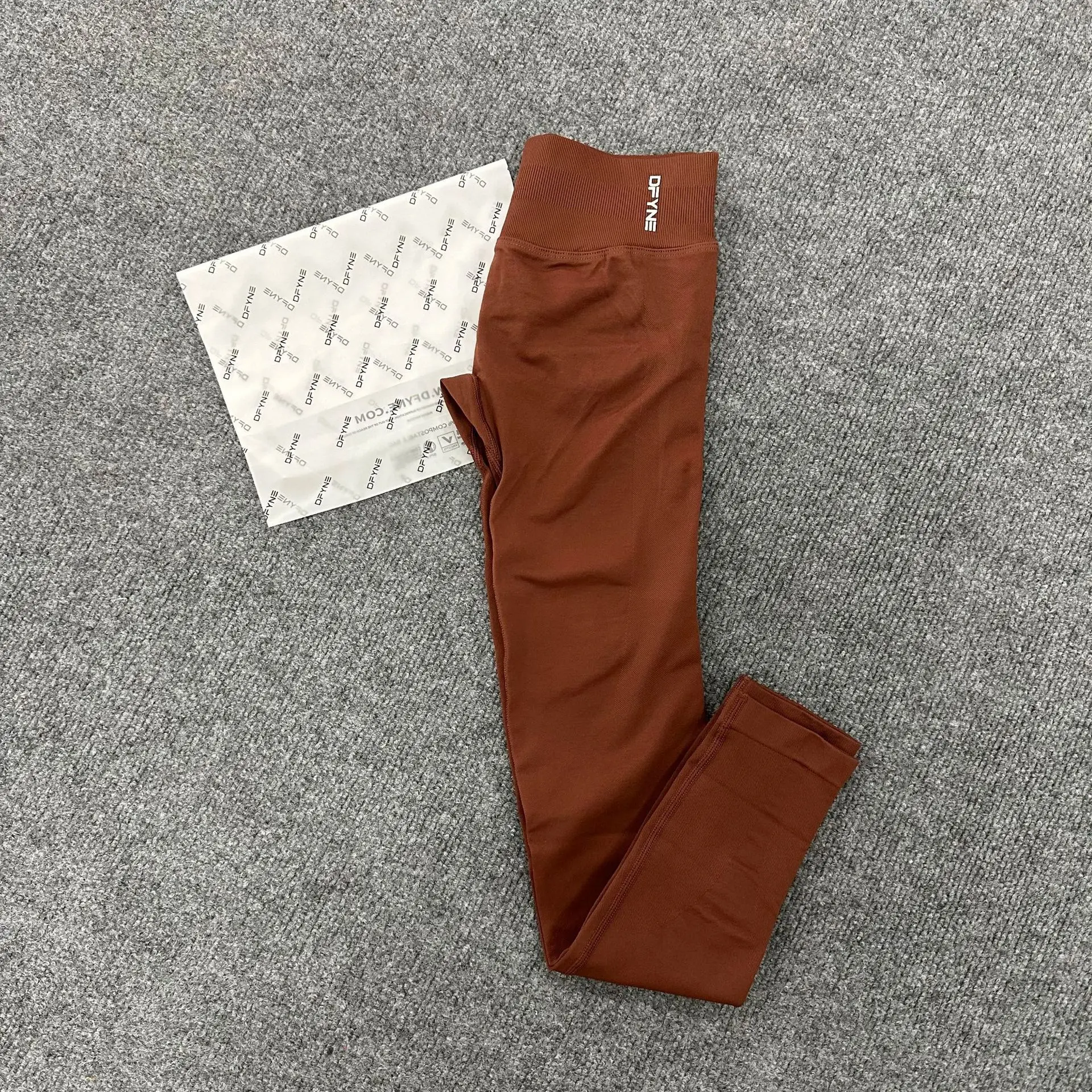 DFYNE's best-selling high-waisted, hip-lifting yoga pants, quick-drying running and training leggings, and bare-skin feel sports leggings are essential for spring and summer. DFYNE's best-selling high-waisted, hip-lifting yoga pants, quick-drying running and training leggings, and bare-skin feel sports leggings are essential for spring and summer.