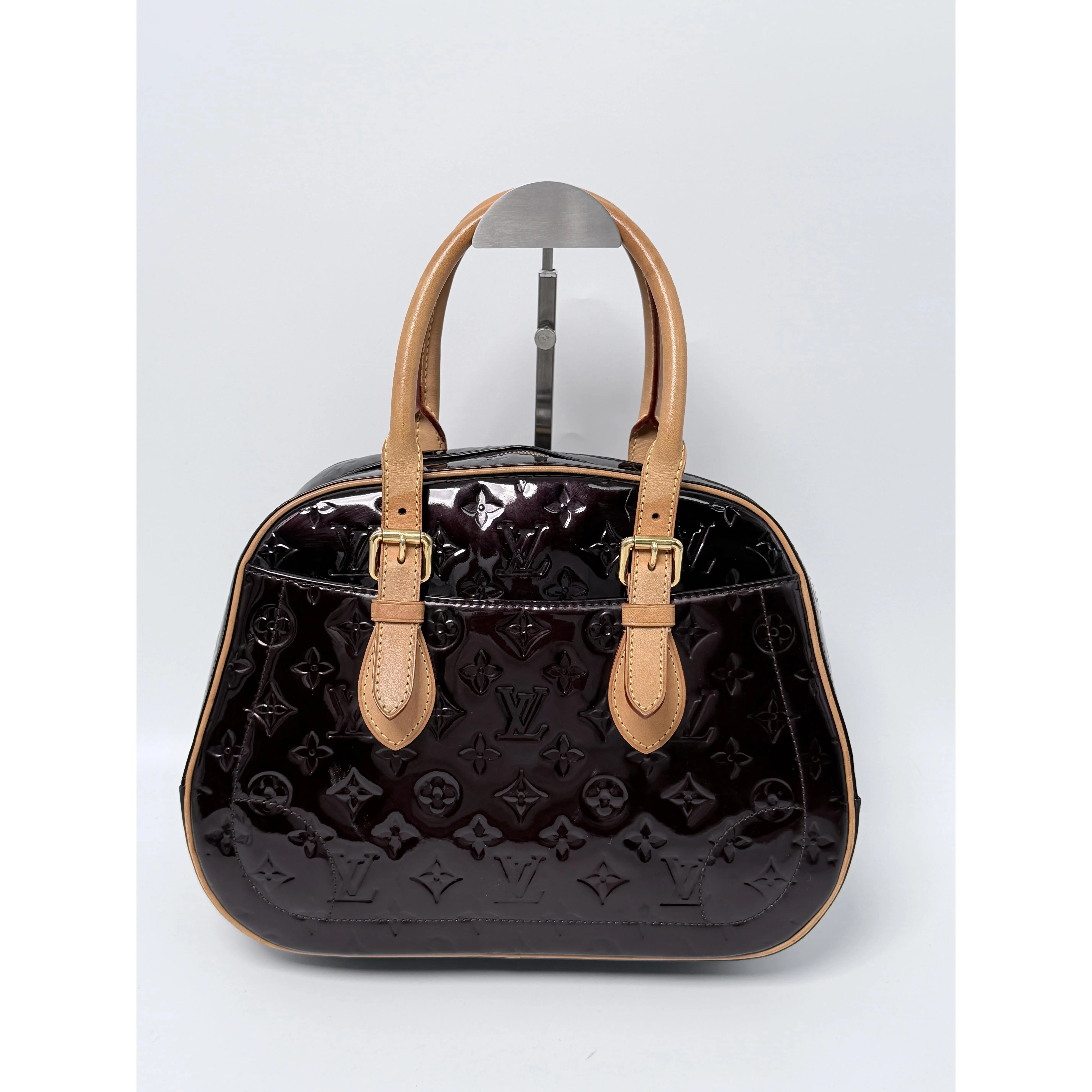 Pre-owned Louis Vuitton Leather Shoulder Bags Summit Drive Monogram Vernis Shoulder Handbag Bowling Bag Amarante JA740LV