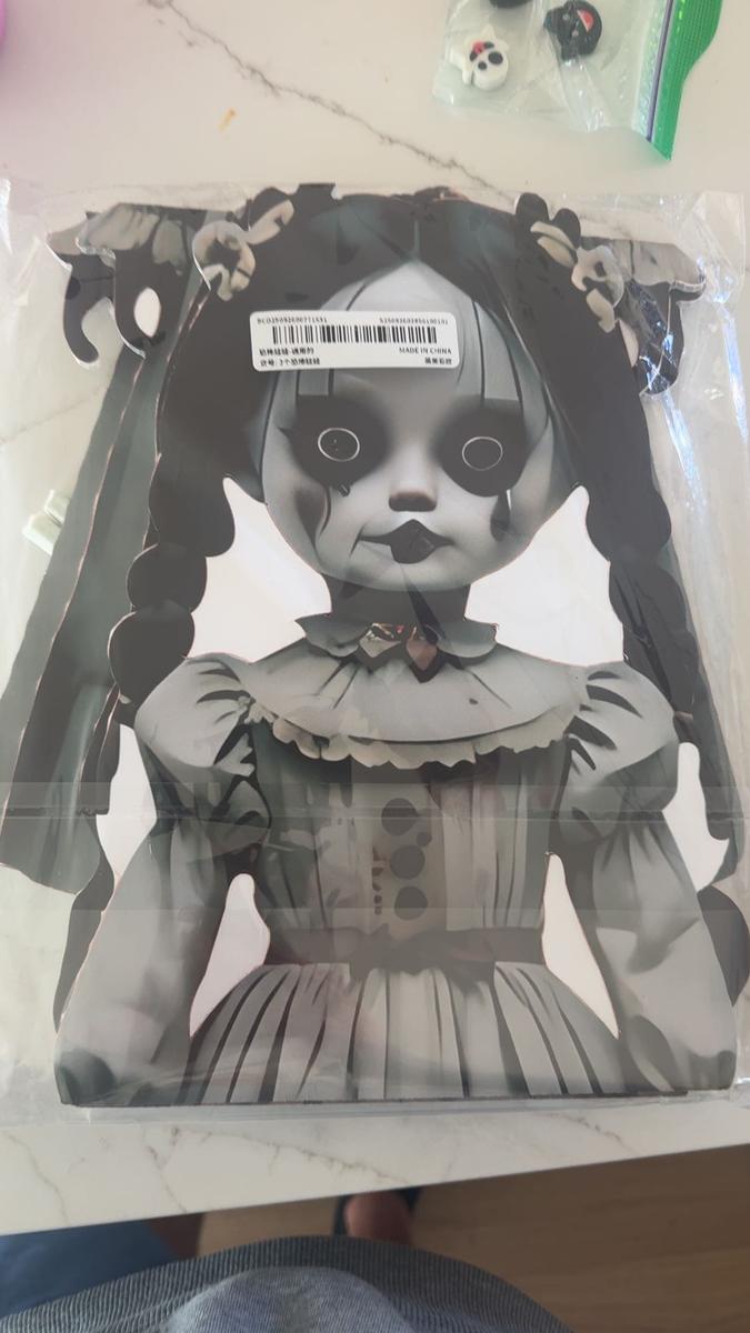 Item: Horror doll, Universal