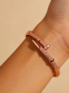 Fashionable Personality High-End Nail Bracelet, Lightweight Luxury Versatile Design Bracelet, Stylish Accessory for Everyday Wear