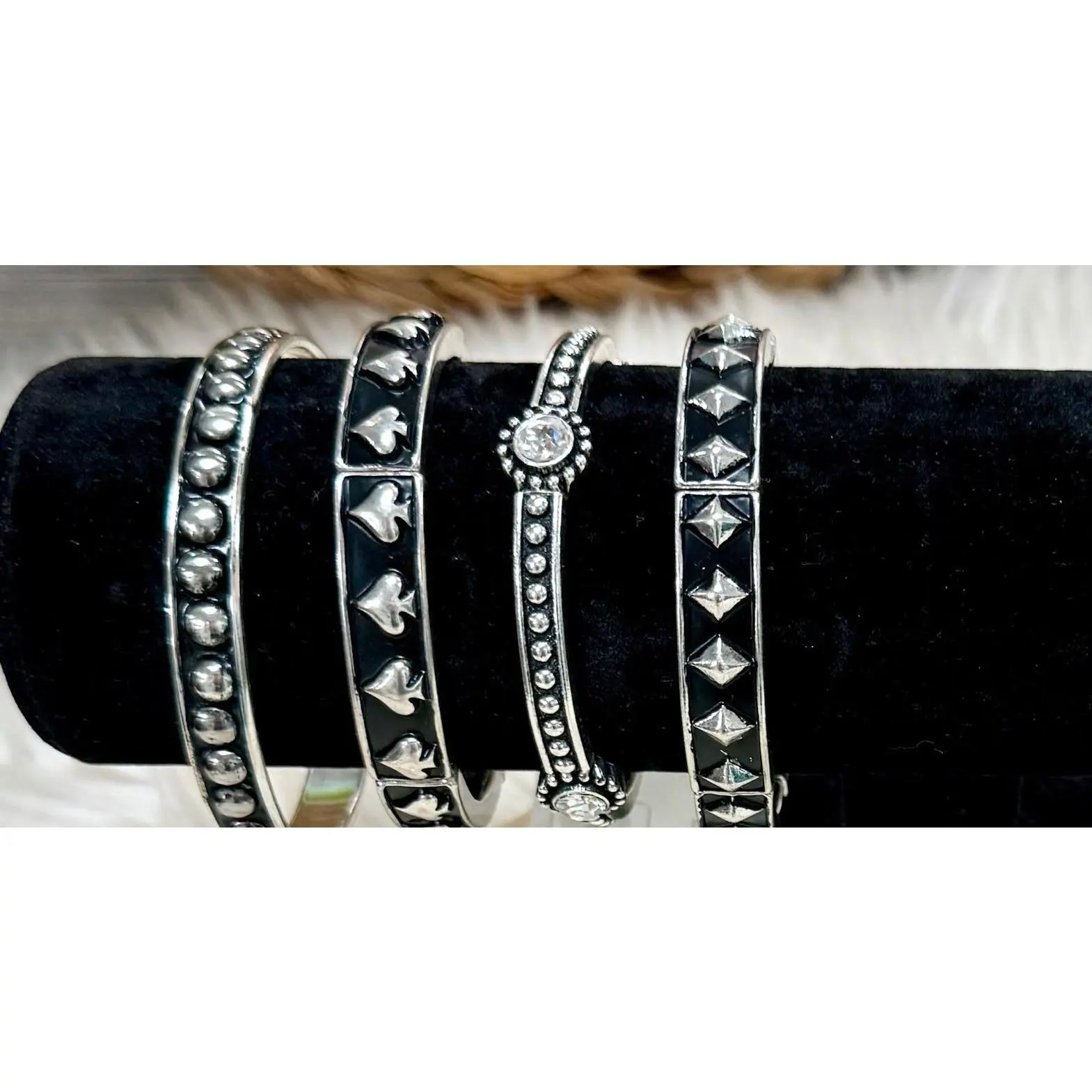 Western Bubble Design Bangle Bracelet for Women, Elegant Costume Jewelry with a Diamond Motif, 8.5 in Length for Casual Wear, Bubble Shape, Choking Hazard Small Parts, One-Piece