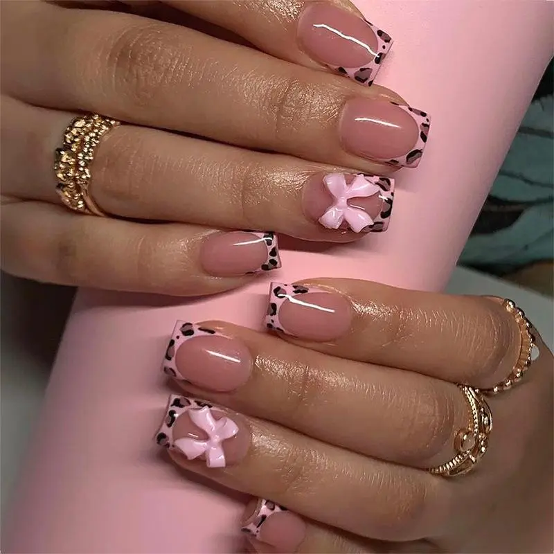Leopard Print Fake Nails, Glossy False Nails, 24pcs/box Short Square False Nails for Women & Girls DIY Nail Art, Effortless Press on Nails Manicure Set, Nail Charms, Wrap Nail Design