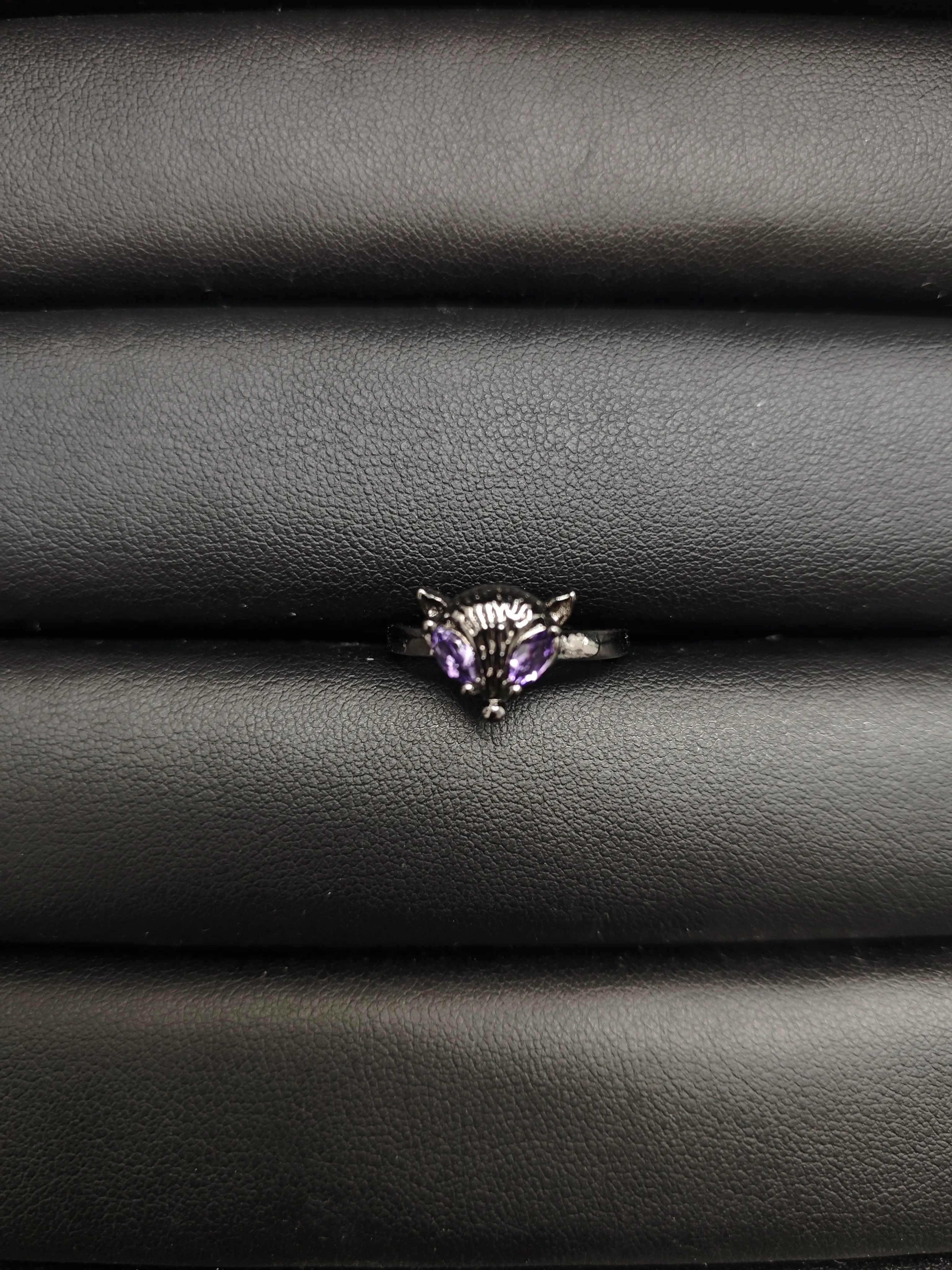 Raya(11222)gc.Midnight Fox Ring - Mythical Animal Design with Amethyst Eyes, Dark Mens Ring