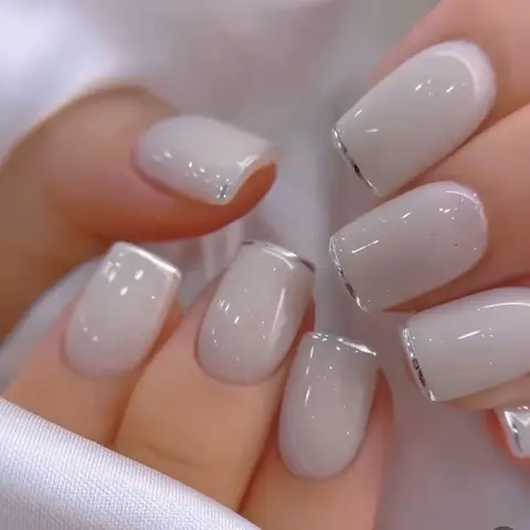 24pcs Short Square Silver Color French Glossy Pure Color Acrylic False Nails Set, Glossy Fake Nails, Easy to Wear, Perfect for Women Daily Work Party Use, Nail Art Products