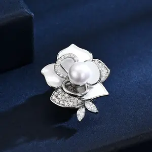 Elegant and versatile pearl camellia magnetic clasp for spring and summer, a popular choice for light luxury commuting clothing, anti-slip buckle