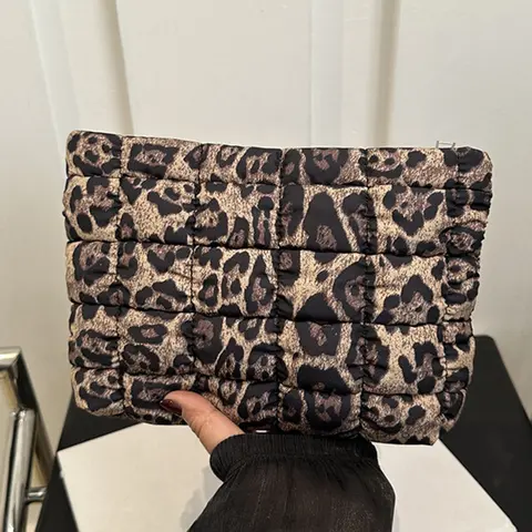 Retro leopard print fashion makeup bag, small pleated casual handbag, lightweight small change purse, vintage vanity bag, commuter purse, Fashionable purses, suitable for daily commuting