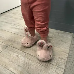 Drecage Girls Toddler Slippers Boys House Shoes For Little Kids Cute with Bunny Design Plush Indoor Slippers Non-Slip Comfortable Soft Cotton Footwear