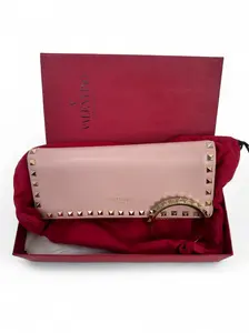 Pre-owned Valentino calf leather Mini Bags Garavani Rockstud Wristlet Clutch Pink Leather with Gold Studs
