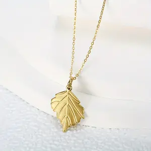 1pc Elegant and Fashionable Maple Leaf Shaped Stainless Steel Pendant Necklace Suitable for Giving As A Perfect Holiday Gift To Family and Friends, Suitable for Travel, Vacation, Carnival Decorations