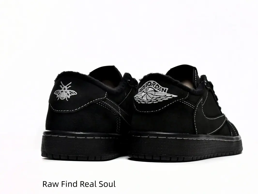 Sleek all black suede skate sneakers with white sketch stitching & unique heel embroidery! Perfect dark minimalist streetwear fit #DarkFashion #SkateShoes #AllBlackKicks