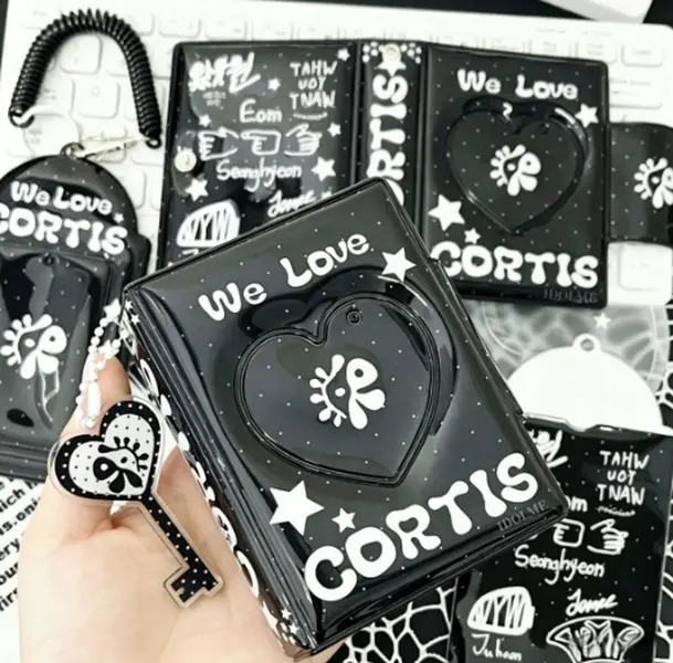 Korean Black Polka Dot Card Bag, Heart-Shaped Hollow Cover Design Love Cortis Group Collection Sticker & Double-Sided Star Hologram Photo Cards, Photocard, Perfect for Room Decor, Photo Wall, Notebook, Ideal Holiday Gift