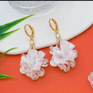 LisiZen 2026 New Trendy White Flower Earrings Simple High-End Fashion Versatile Ear Buckles Unique Temperament Earrings for Women DZEH5351