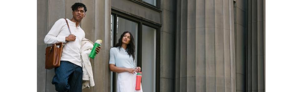 32oz Stainless Steel Insulated Thermos Cup with Flip Lid, Leak-Proof Travel Tumbler for Hot & Cold Beverages, BPA-Free Reusable Mug for Home Office Outdoor, Multi-Color Durable Drinkware Suitable for Adults & Children