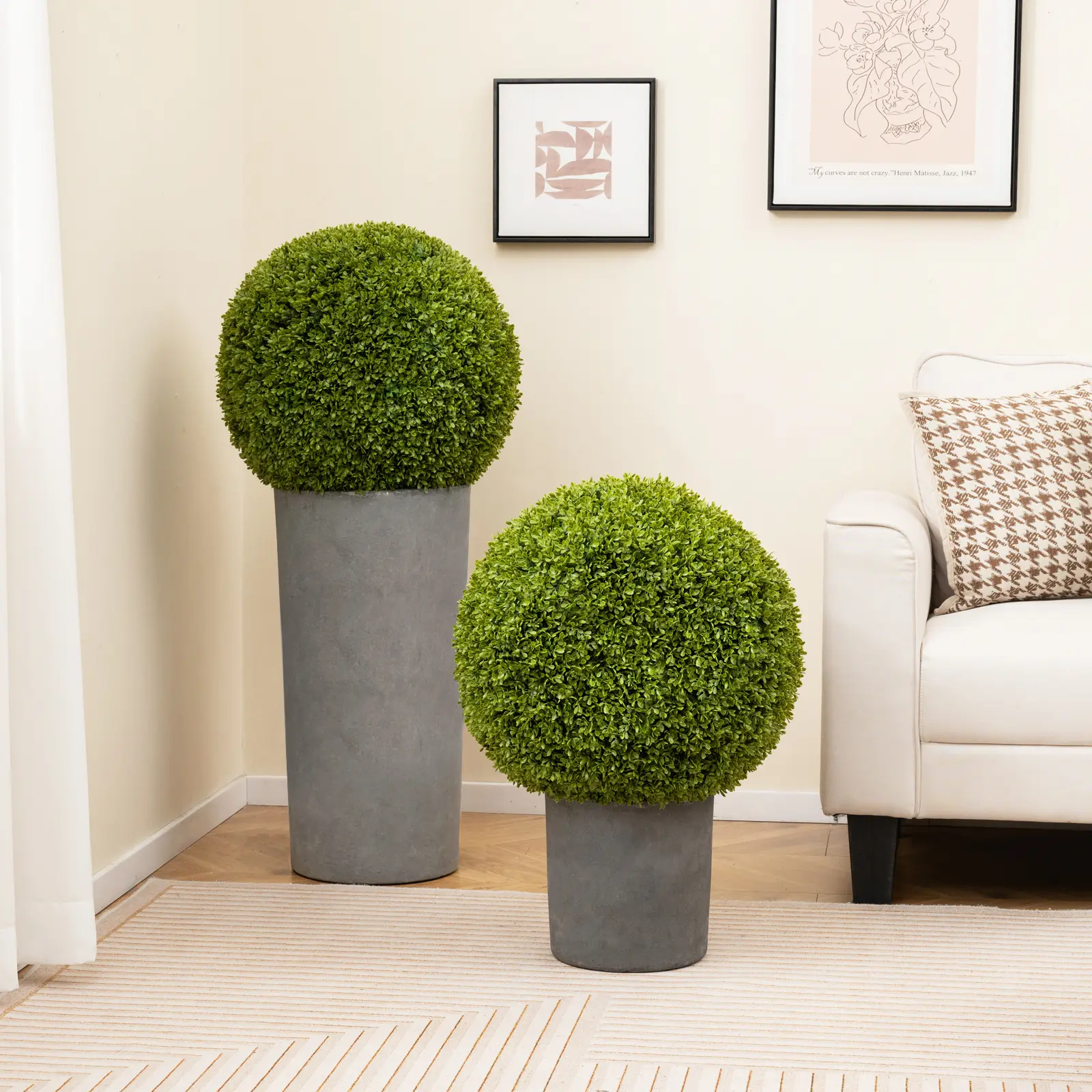 COSTWAY - 2 Pieces 20 Inches Artificial Sun-Protective Topiary Spheres for Patio Garden Front Door Balcony Backyard-M