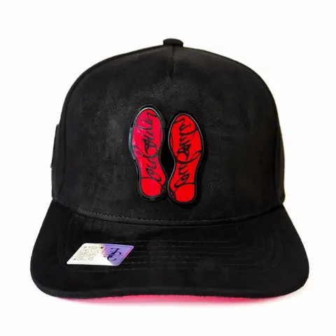 Suela roja  plate SnapBack hat-black/red suede