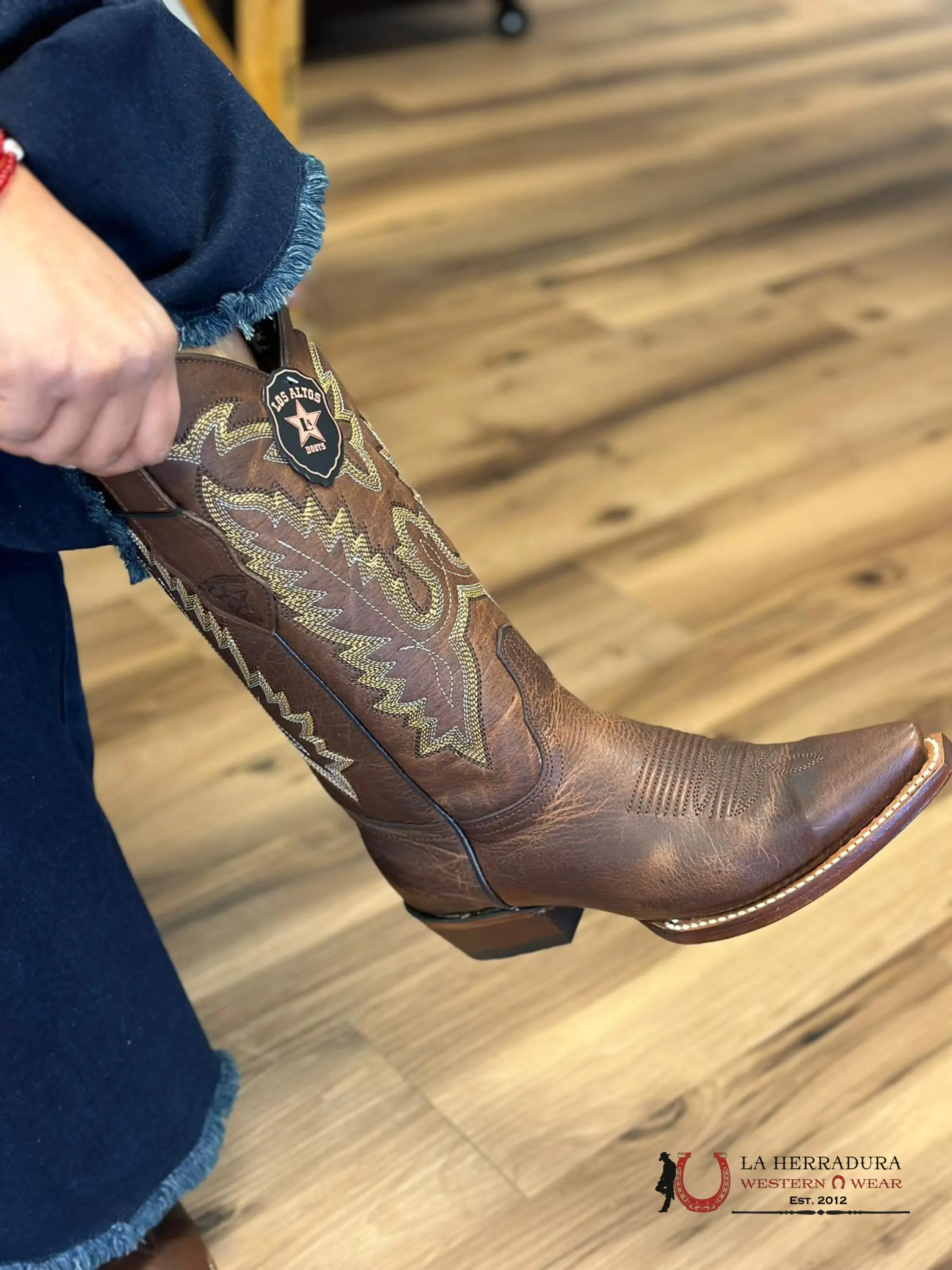Women's Los Altos Boots Rage Walnut Western Boots - 14” High Shaft Shoe, Snip Toe, Angled Heel, Deep Scallop, Gradient Stitch, Tonal Thread, Classic Footwear
