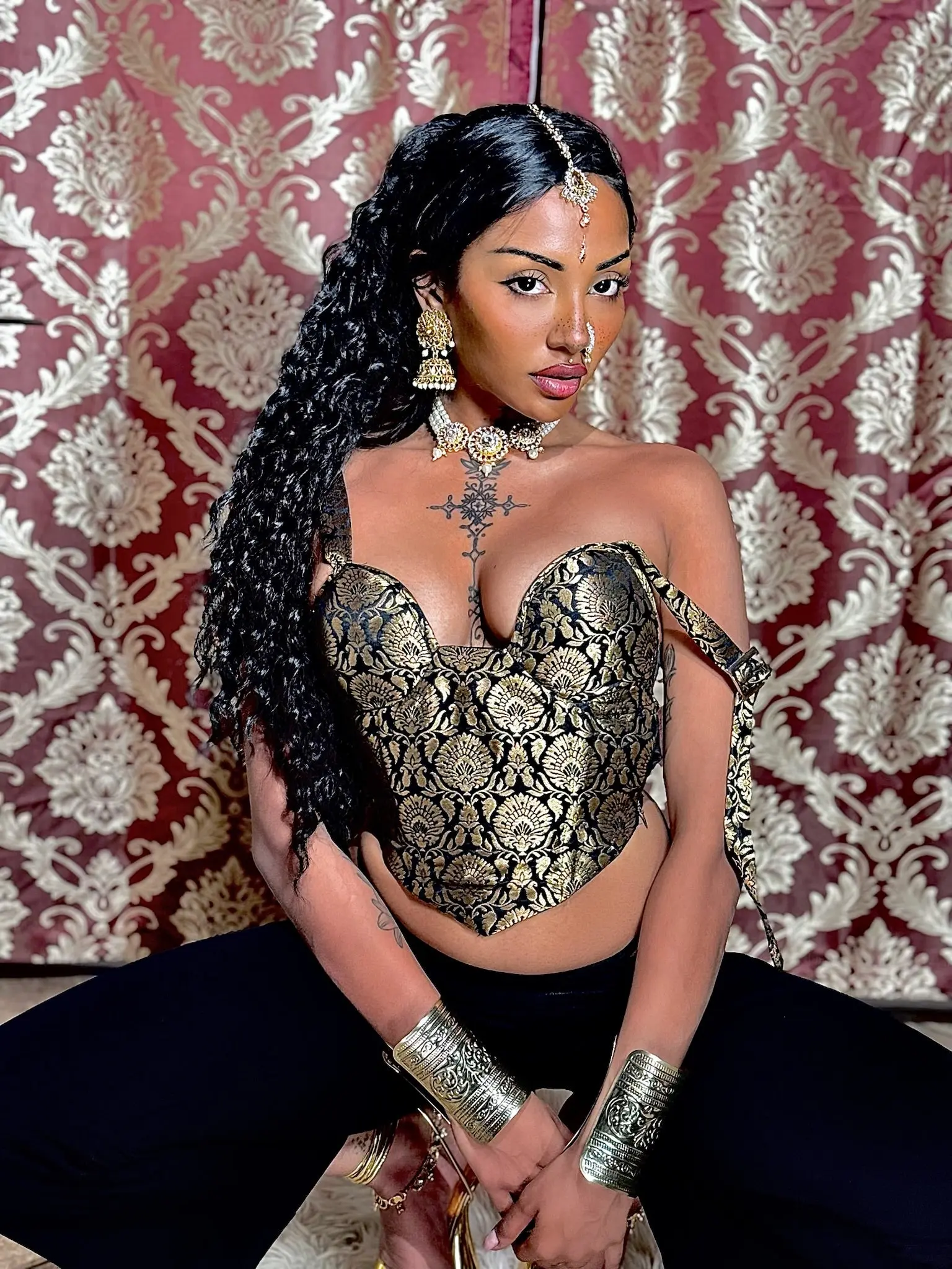 Goddess Corset (black & gold)